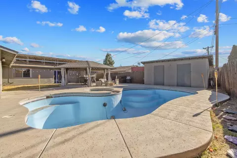 Exterior - 916 Elm St, Hanford, CA 93230 photo 9 of 11