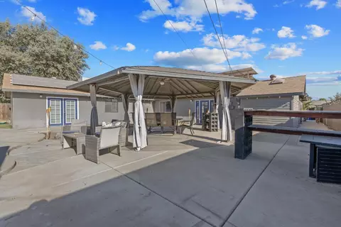Exterior - 916 Elm St, Hanford, CA 93230 photo 7 of 11