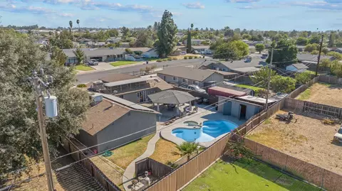 View/Area - 916 Elm St, Hanford, CA 93230 photo 6 of 7