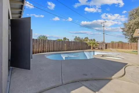 Exterior - 916 Elm St, Hanford, CA 93230 photo 6 of 11