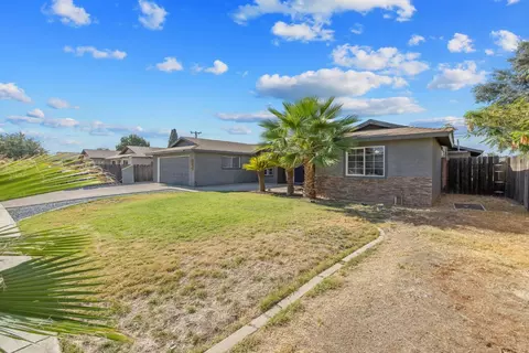 Exterior - 916 Elm St, Hanford, CA 93230 photo 2 of 11
