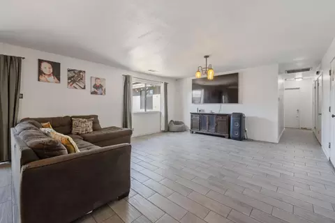 Entry Way - 916 Elm St, Hanford, CA 93230 photo 1 of 6