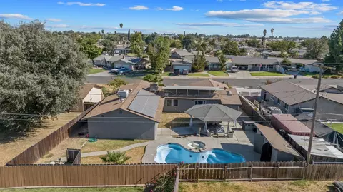 View/Area - 916 Elm St, Hanford, CA 93230 photo 1 of 7