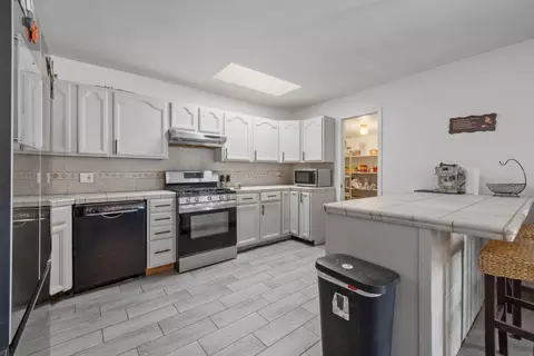 Kitchen - 916 Elm St, Hanford, CA 93230 photo 1 of 3