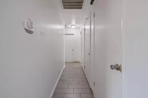 Entry Way - 916 Elm St, Hanford, CA 93230 photo 3 of 6