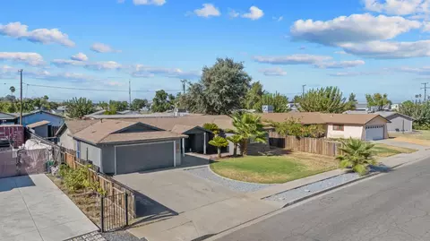 View/Area - 916 Elm St, Hanford, CA 93230 photo 2 of 7