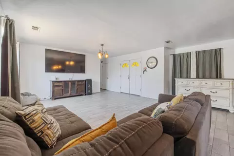 Living - 916 Elm St, Hanford, CA 93230 photo 1 of 1