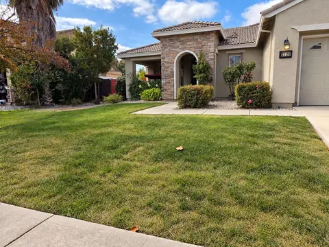 2128 Bidwell Bar Dr, Plumas Lake, CA 95961