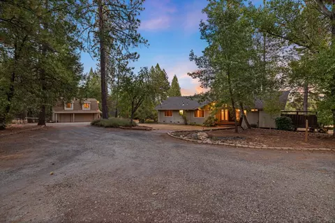 19526 Shawnee Trl, Mokelumne Hill, CA 95245