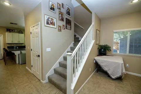 Entry Way - 2365 Triumph Ct, Turlock, CA 95380 photo 2 of 2
