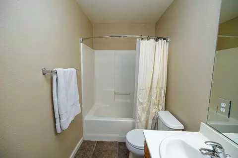 Bath - 2365 Triumph Ct, Turlock, CA 95380 photo 5 of 5