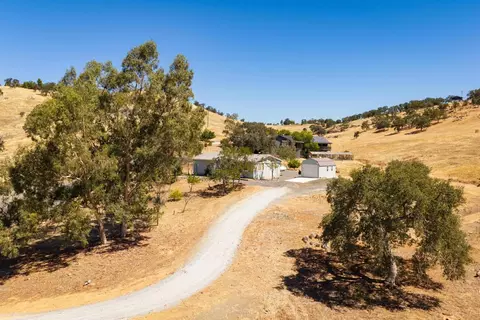 9898 Alamo Dr, La Grange, CA 95329