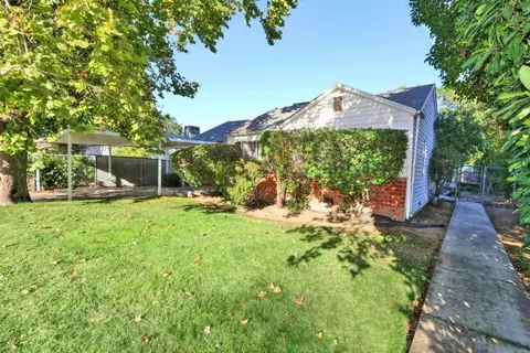 3811 43rd St, Sacramento, CA 95820