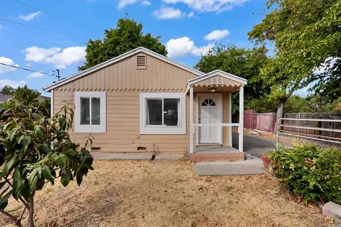 111 N Hinkley Ave, Stockton, CA 95215