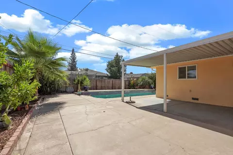 Exterior - 932 Sylvia Dr, Lodi, CA 95240 photo 4 of 12