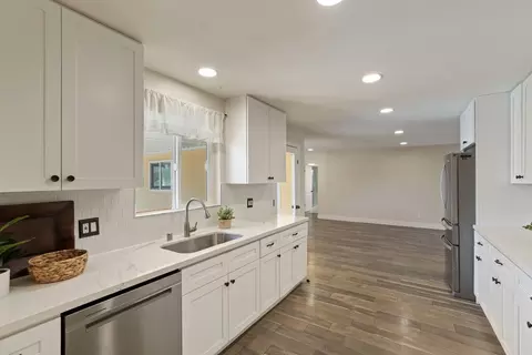 Kitchen - 932 Sylvia Dr, Lodi, CA 95240 photo 3 of 4