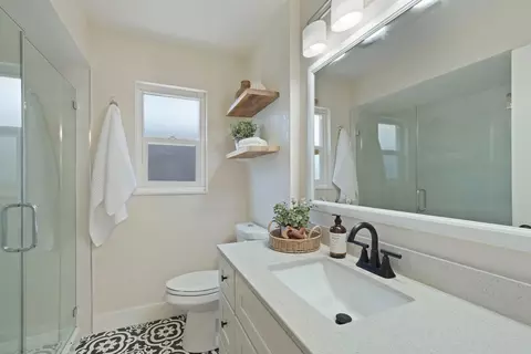 Bath - 932 Sylvia Dr, Lodi, CA 95240 photo 3 of 4