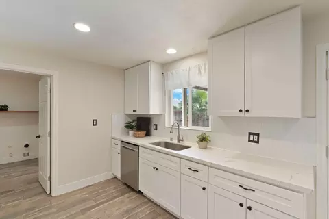 Kitchen - 932 Sylvia Dr, Lodi, CA 95240 photo 2 of 4