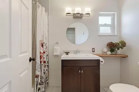 Bath - 932 Sylvia Dr, Lodi, CA 95240 photo 1 of 4