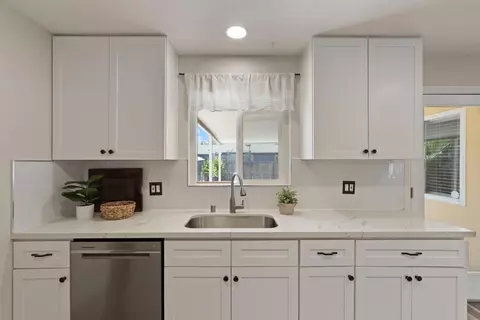 Kitchen - 932 Sylvia Dr, Lodi, CA 95240 photo 4 of 4