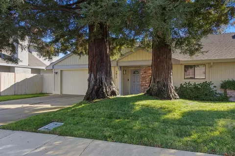 7015 Gloria Dr, Sacramento, CA 95831