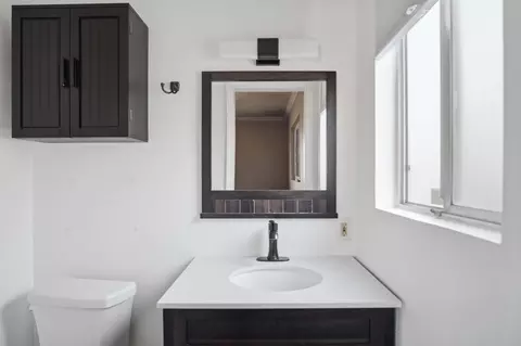 Bath - 1526 Modoc Ave, Modesto, CA 95358 photo 2 of 2