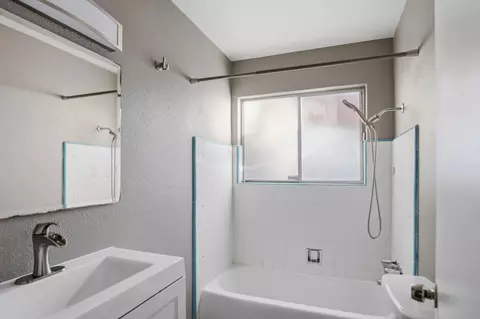 Bath - 1526 Modoc Ave, Modesto, CA 95358 photo 1 of 2