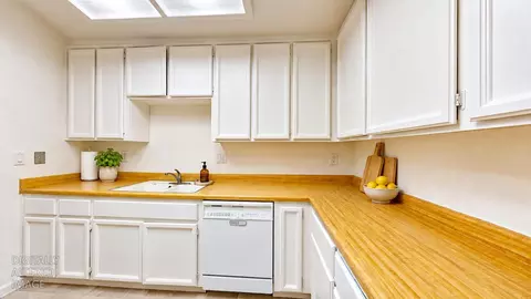 Kitchen - 184 E Grantline Rd #184, Tracy, CA 95376 photo 4 of 6