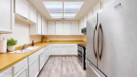 Kitchen - 184 E Grantline Rd #184, Tracy, CA 95376 photo 2 of 6