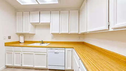 Kitchen - 184 E Grantline Rd #184, Tracy, CA 95376 photo 3 of 6