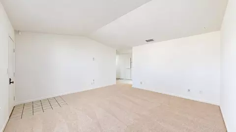Living - 184 E Grantline Rd #184, Tracy, CA 95376 photo 3 of 4