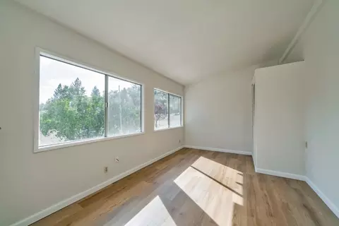 Bedroom - 5270 Newtown Rd, Placerville, CA 95667 photo 5 of 7