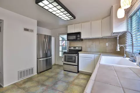 Kitchen - 207 Peek, Jackson, CA 95642 photo 3 of 4