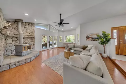 10563 Rim View Cir, Auburn, CA 95603