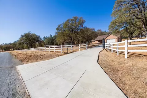 6120 Chrysler Cir, Garden Valley, CA 95633