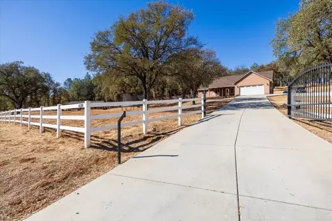 6120 Chrysler Cir, Garden Valley, CA 95633