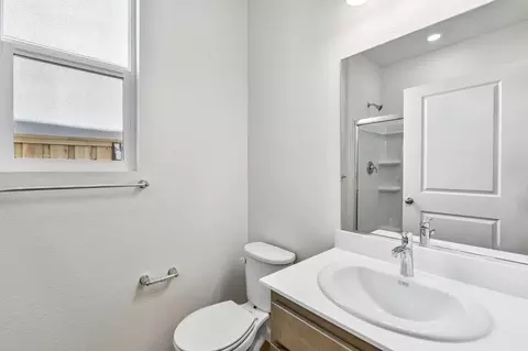 Bath - 266 Victorious St, Manteca, CA 95337 photo 1 of 7