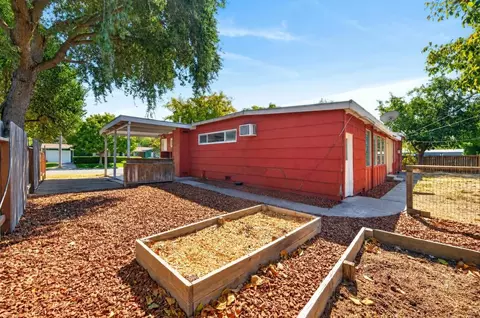 Exterior - 801 N Campus Way, Davis, CA 95616 photo 6 of 17