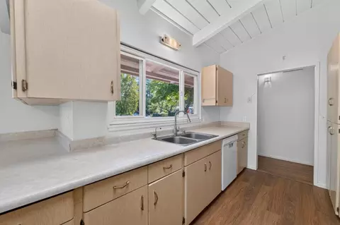 Kitchen - 801 N Campus Way, Davis, CA 95616 photo 4 of 5