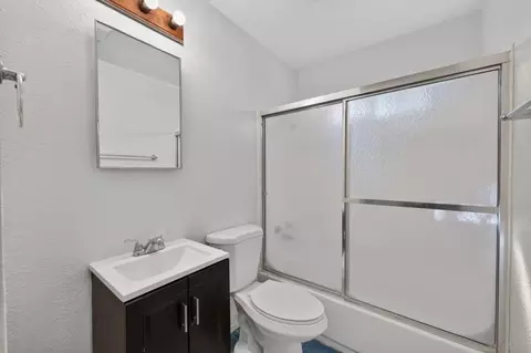 Bath - 801 N Campus Way, Davis, CA 95616 photo 5 of 7
