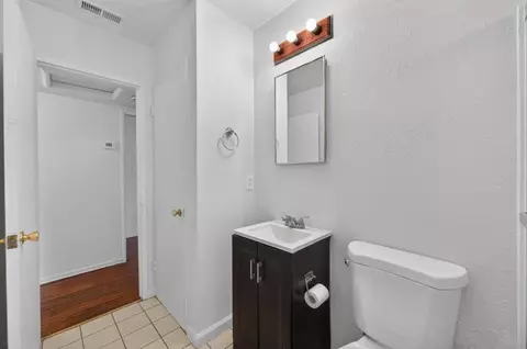 Bath - 801 N Campus Way, Davis, CA 95616 photo 7 of 7