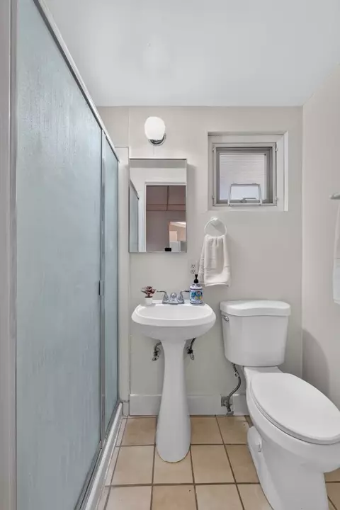 Bath - 801 N Campus Way, Davis, CA 95616 photo 1 of 7