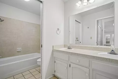 Bath - 2100 Sandpoint Dr, Modesto, CA 95358 photo 4 of 4