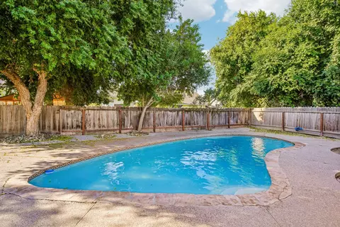Exterior - 2100 Sandpoint Dr, Modesto, CA 95358 photo 8 of 10