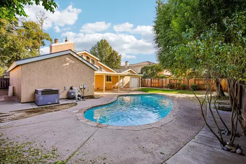 Exterior - 2100 Sandpoint Dr, Modesto, CA 95358 photo 6 of 10