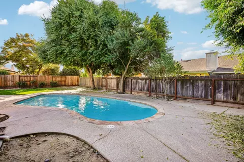 Exterior - 2100 Sandpoint Dr, Modesto, CA 95358 photo 7 of 10