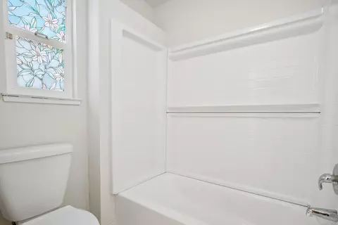 Bath - 2100 Sandpoint Dr, Modesto, CA 95358 photo 3 of 4