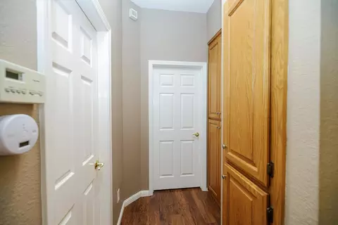 Entry Way - 1144 Copper Lantern Ct, Modesto, CA 95355 photo 2 of 2
