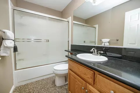 Bath - 1144 Copper Lantern Ct, Modesto, CA 95355 photo 1 of 3