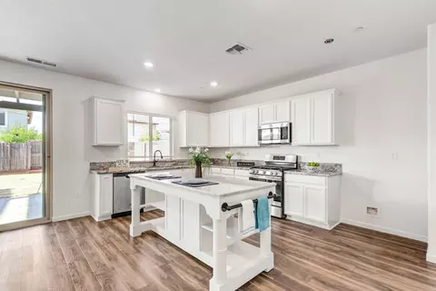 12727 Thorntonhall Dr, Rancho Cordova, CA 95742